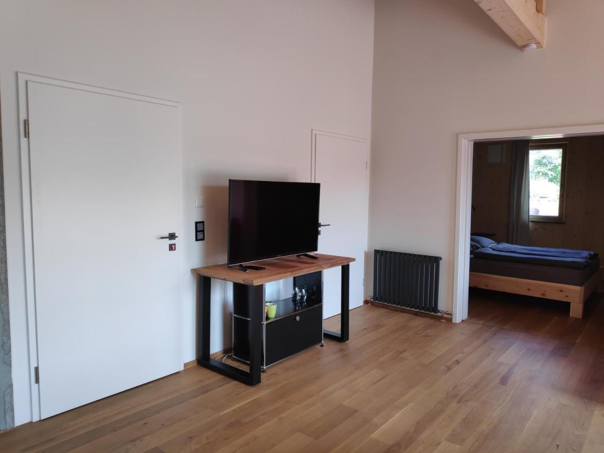 Ferienwohnungen Und Zimmer In Reutlingen-Goenningen Exterior photo