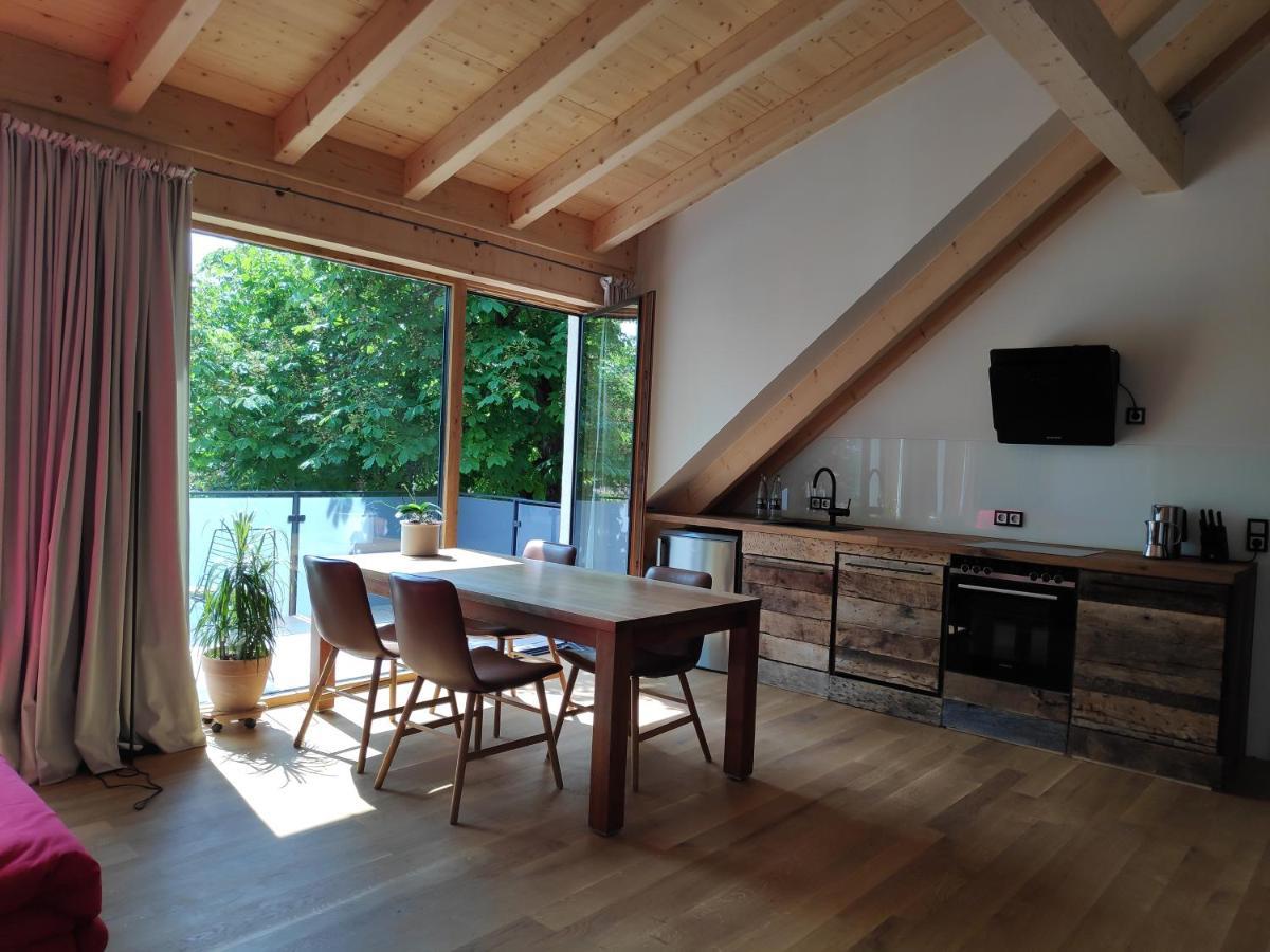 Ferienwohnungen Und Zimmer In Reutlingen-Goenningen Exterior photo