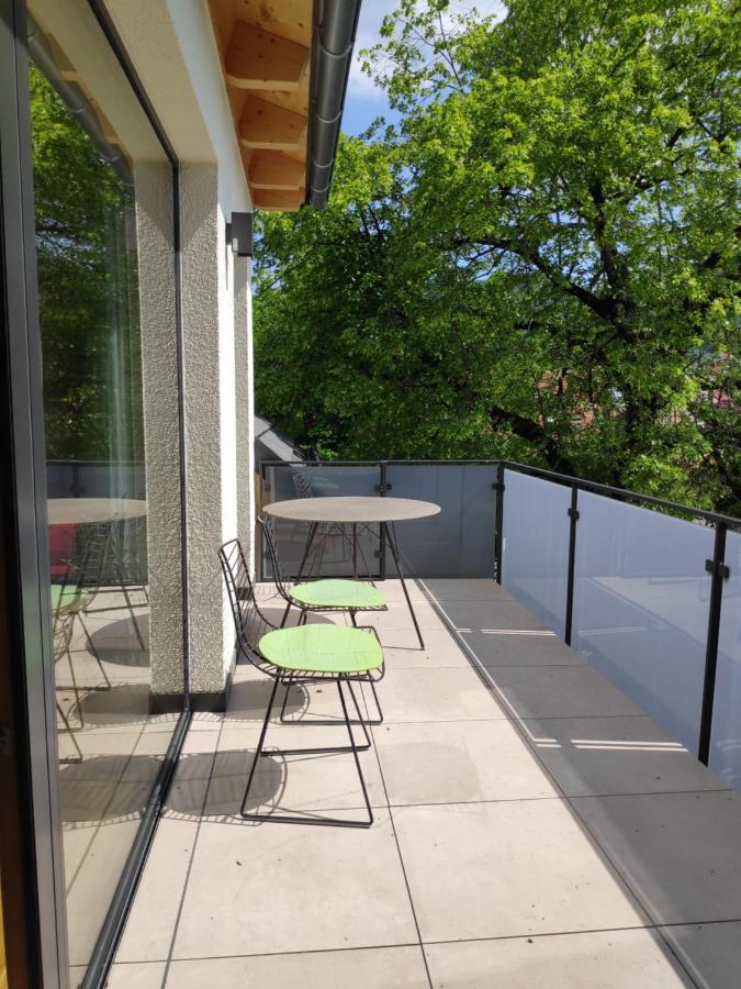 Ferienwohnungen Und Zimmer In Reutlingen-Goenningen Exterior photo