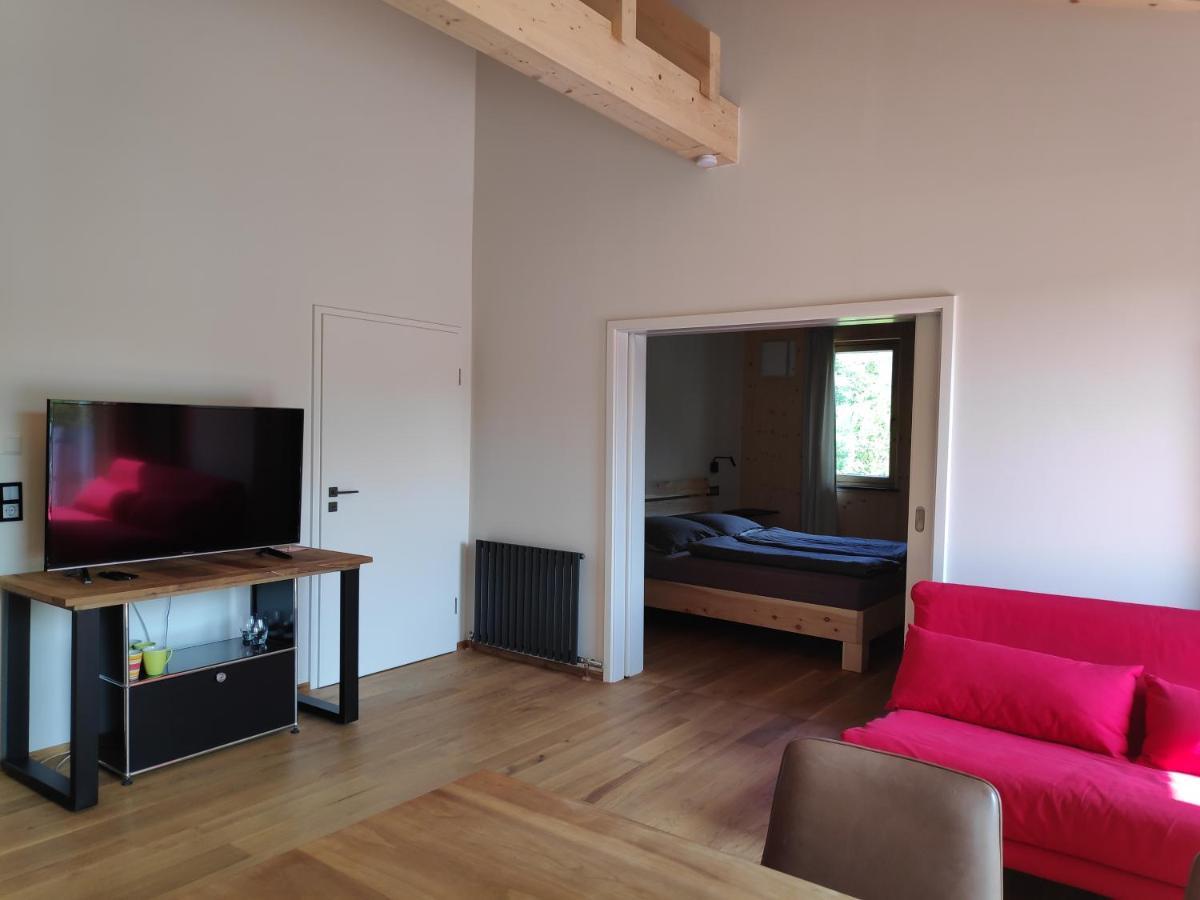 Ferienwohnungen Und Zimmer In Reutlingen-Goenningen Exterior photo