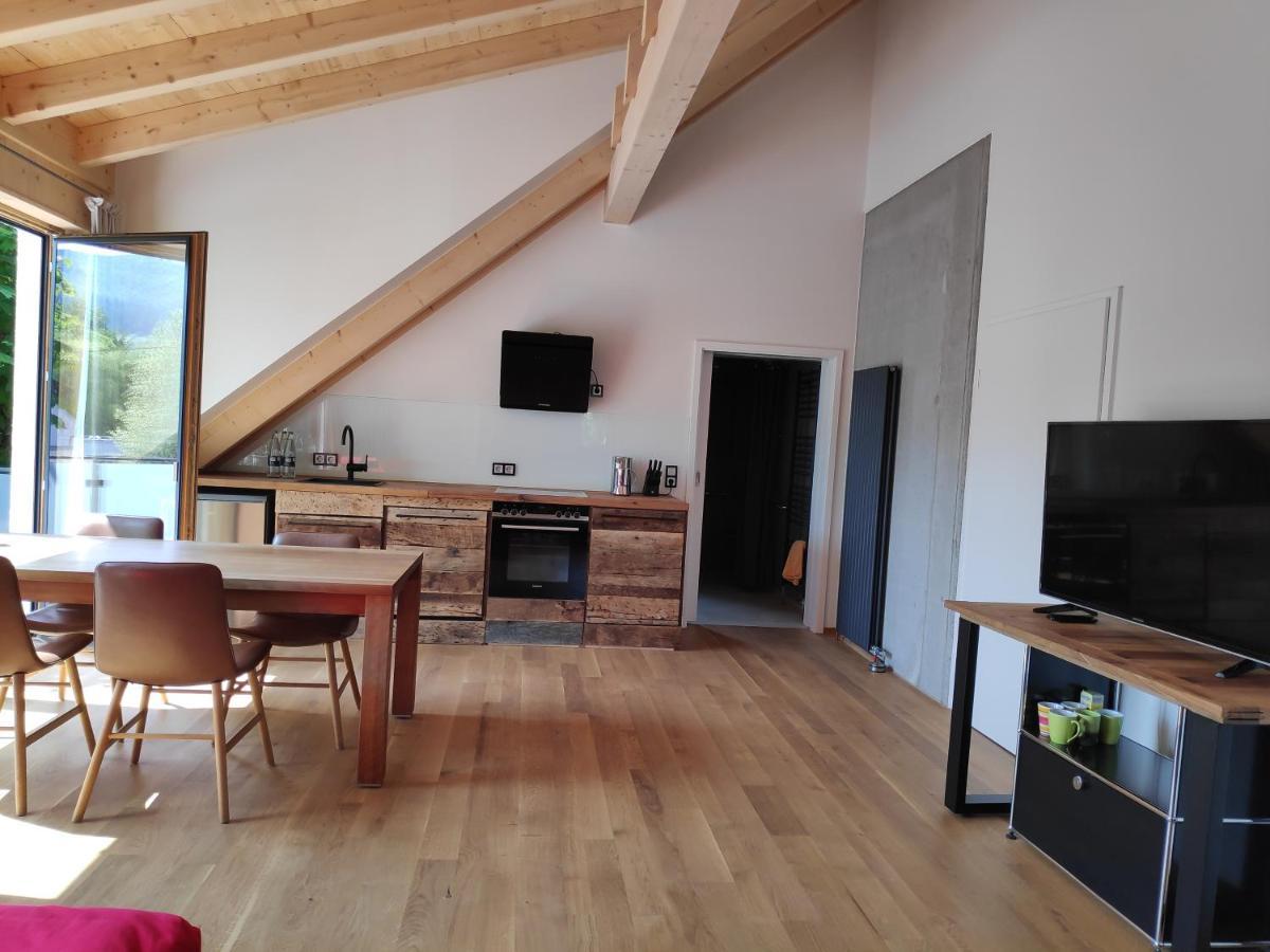 Ferienwohnungen Und Zimmer In Reutlingen-Goenningen Exterior photo