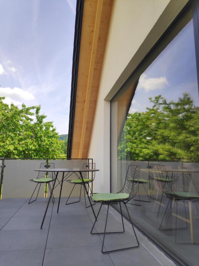 Ferienwohnungen Und Zimmer In Reutlingen-Goenningen Exterior photo