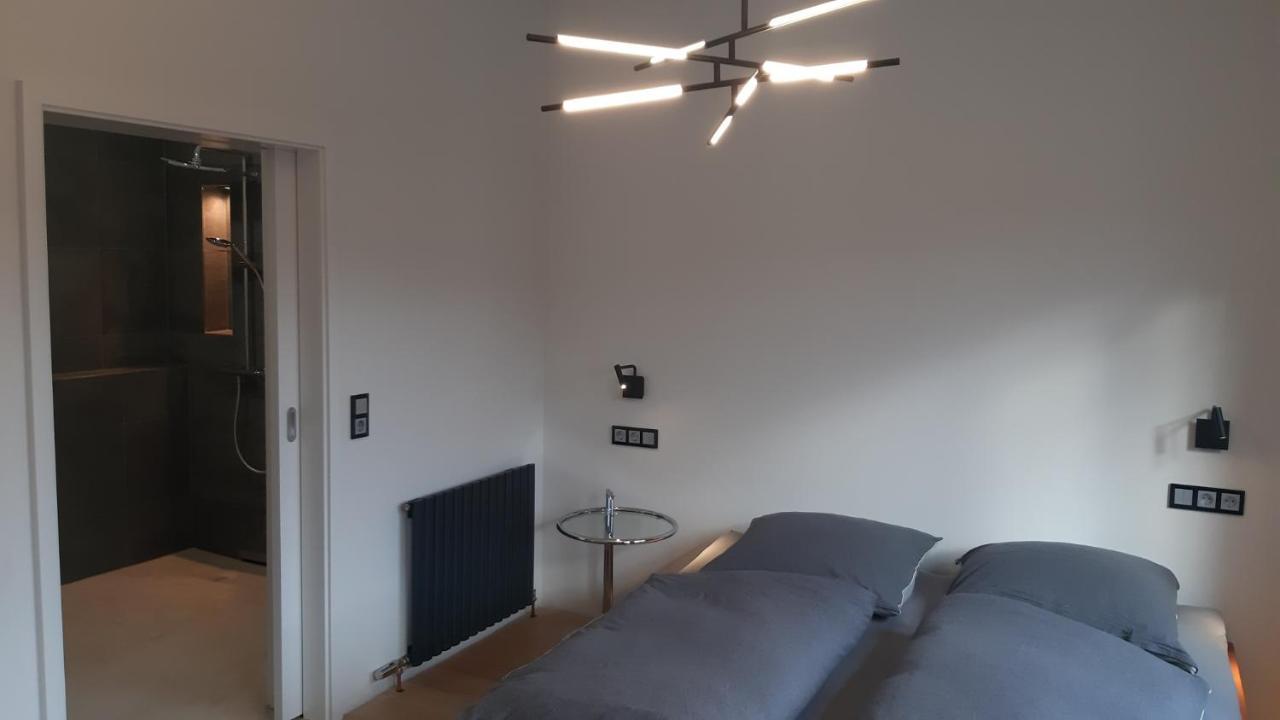 Ferienwohnungen Und Zimmer In Reutlingen-Goenningen Exterior photo