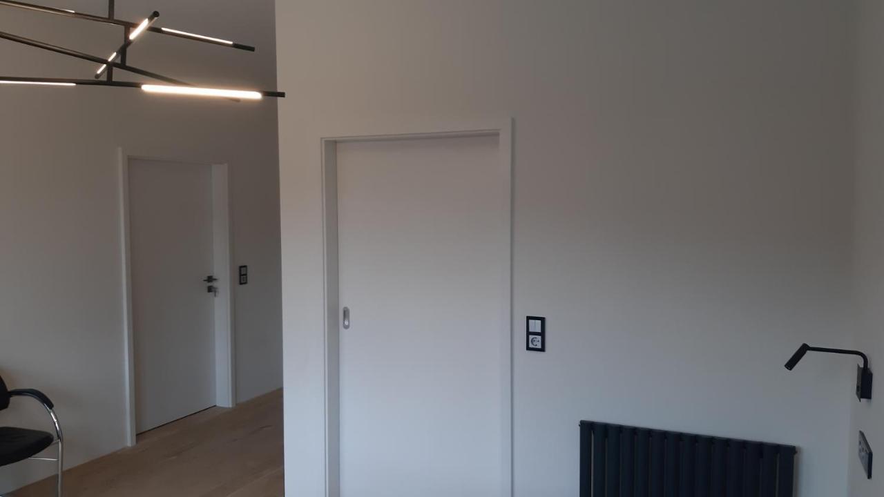 Ferienwohnungen Und Zimmer In Reutlingen-Goenningen Exterior photo