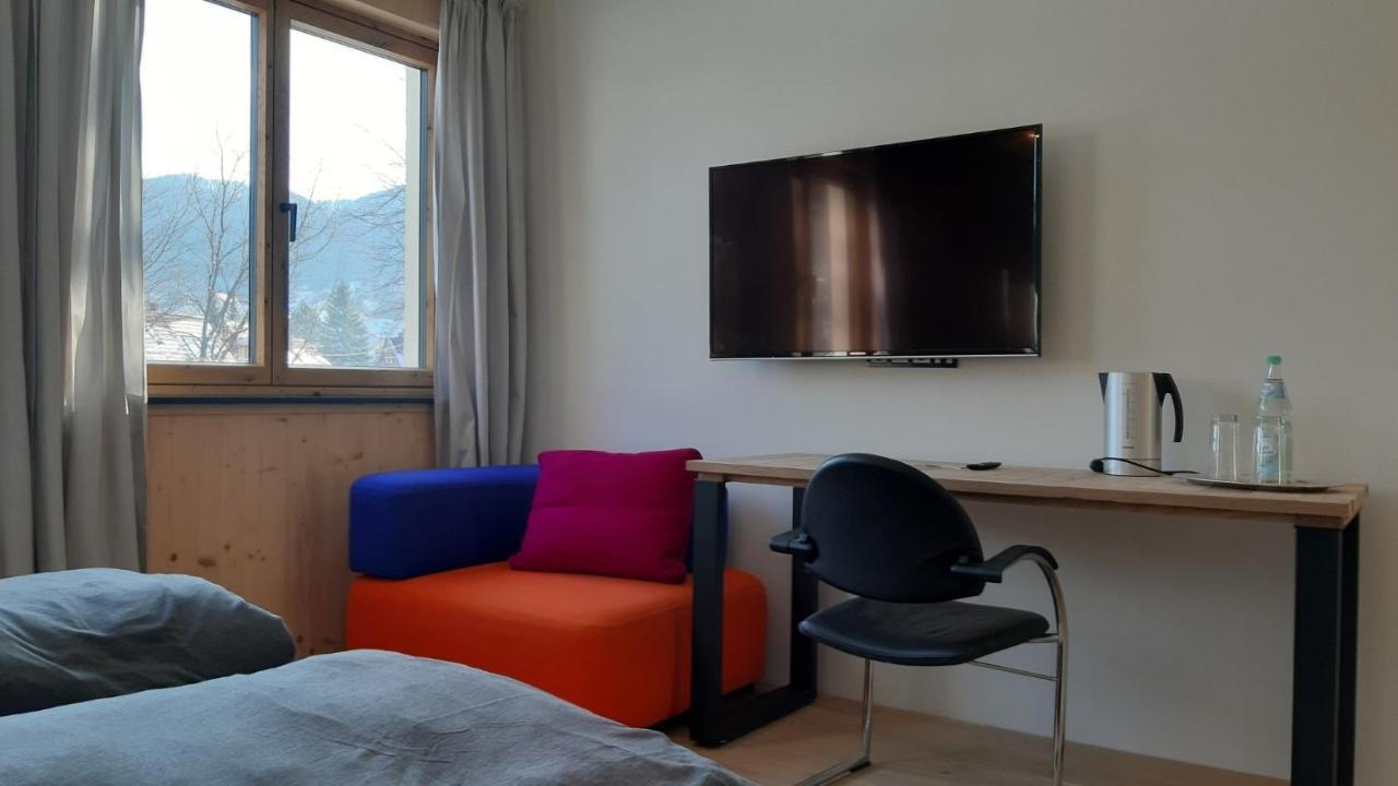 Ferienwohnungen Und Zimmer In Reutlingen-Goenningen Exterior photo