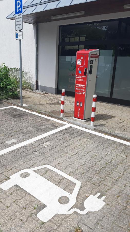 Ferienwohnungen Und Zimmer In Reutlingen-Goenningen Exterior photo