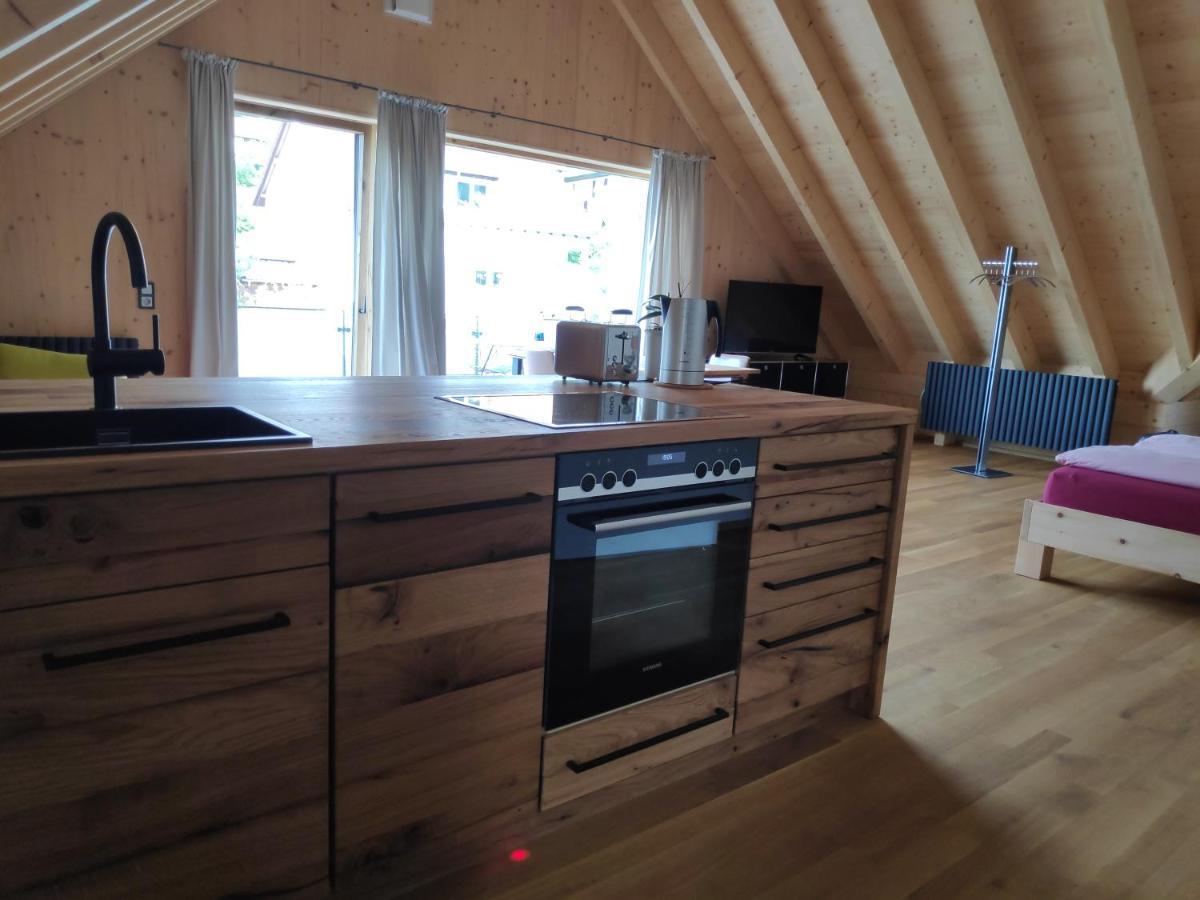 Ferienwohnungen Und Zimmer In Reutlingen-Goenningen Exterior photo