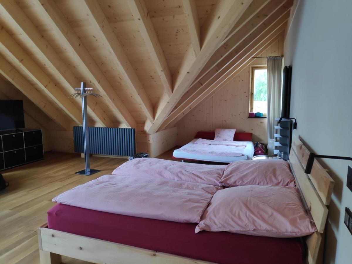 Ferienwohnungen Und Zimmer In Reutlingen-Goenningen Exterior photo