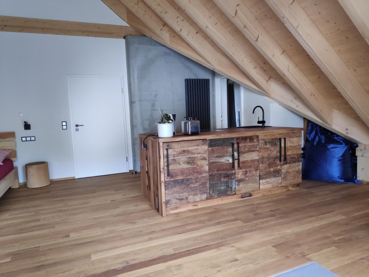 Ferienwohnungen Und Zimmer In Reutlingen-Goenningen Exterior photo