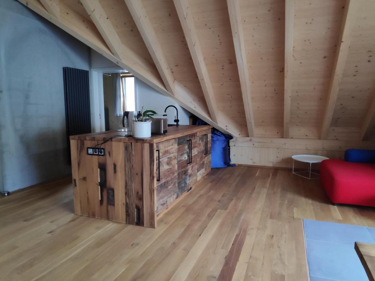 Ferienwohnungen Und Zimmer In Reutlingen-Goenningen Exterior photo